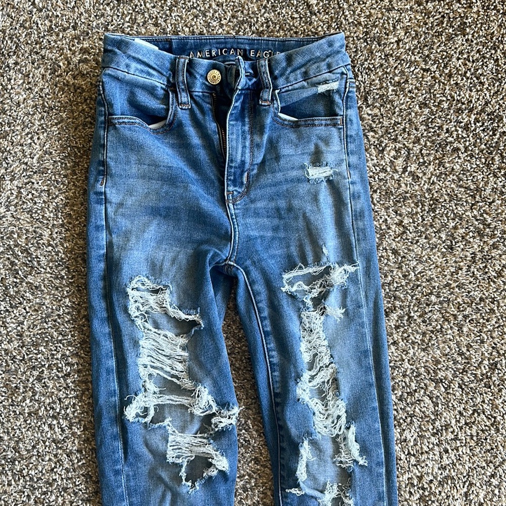 Women’s curvy High-Rise Distressed Jeans